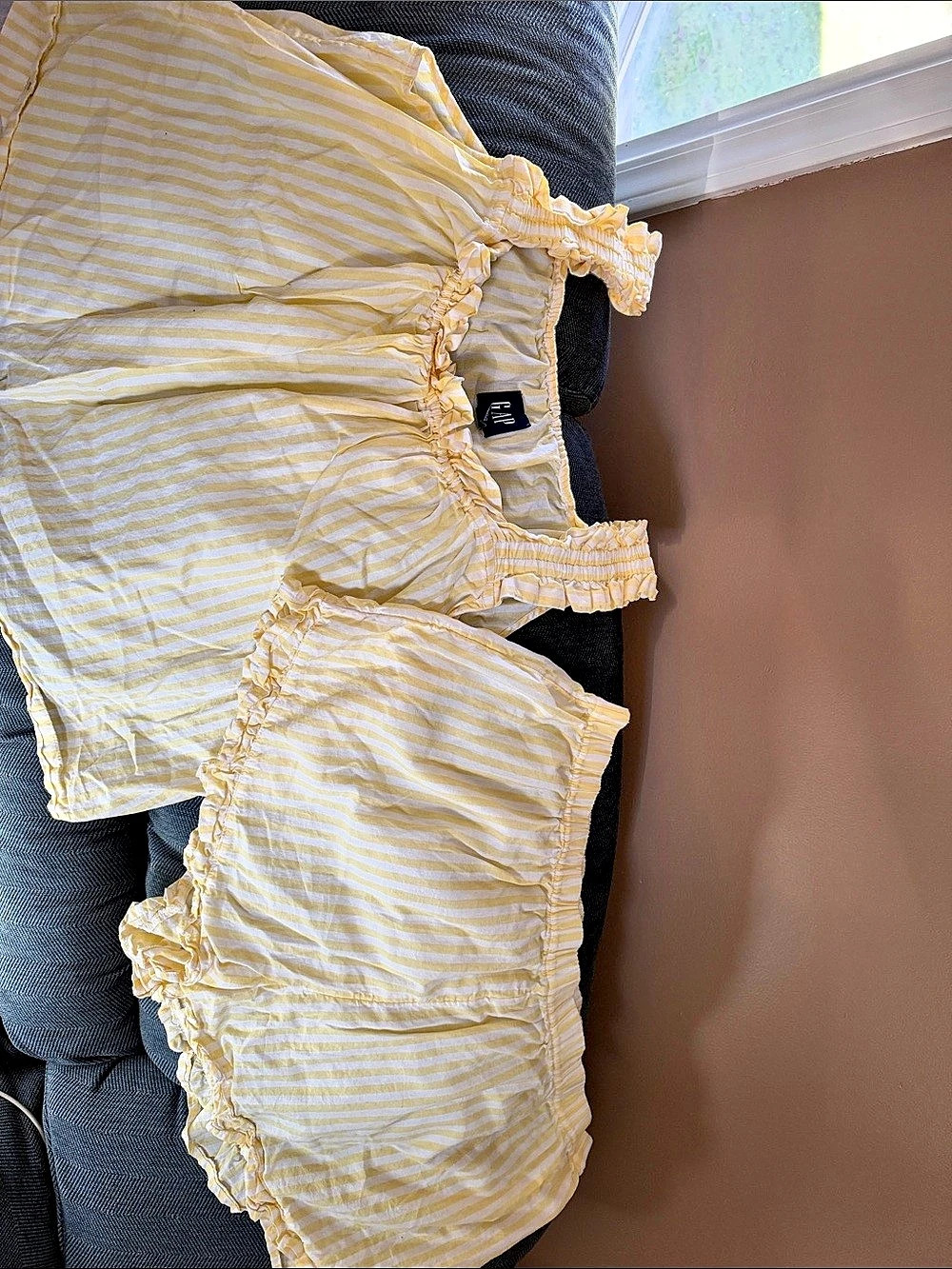 Gap Ruffle Tank and Shorts Sleep Set Yellow & White